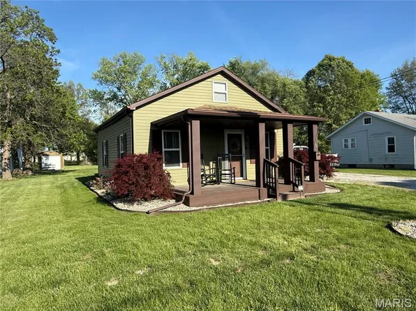 33 S Williams St, Cottage Hills, IL 62018