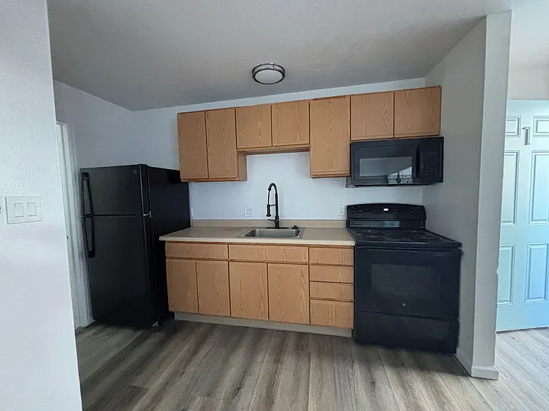 2571 E Uintah St — Photo 11