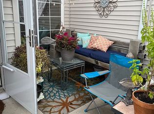 421 Monk Ct, Chanhassen, MN 55317