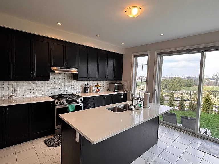 62 Angus Morton Cres — Photo 12