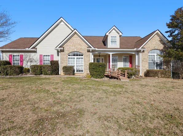 374 Classic Dr, Soddy Daisy, TN 37379