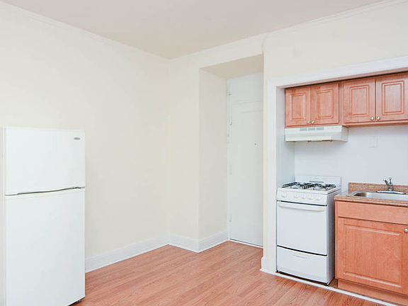 3rd image of 3335 W Diversey Ave APT 116
