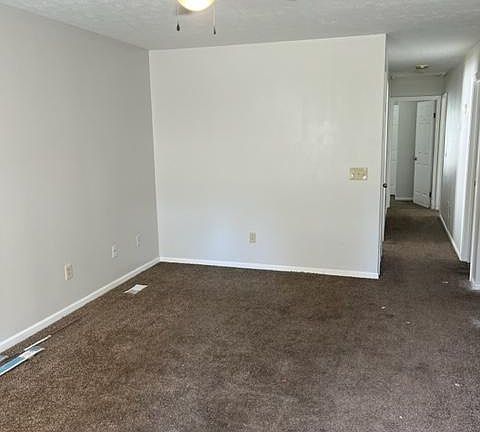3rd image of 864 Beech Ave