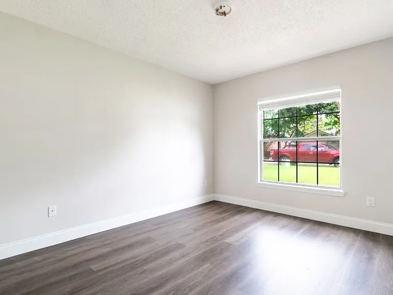 557 Grand Parke Dr — Photo 27