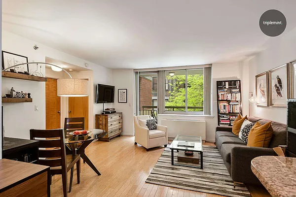 Sold by Triplemint | media 1