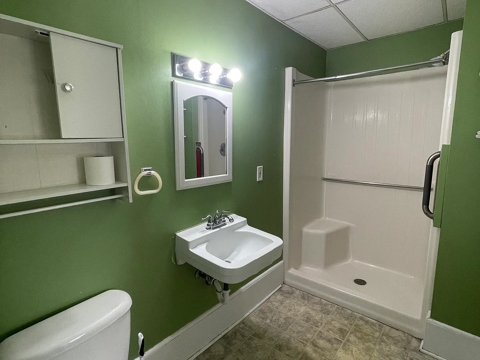 5 bed, $1,800 — Photo 4