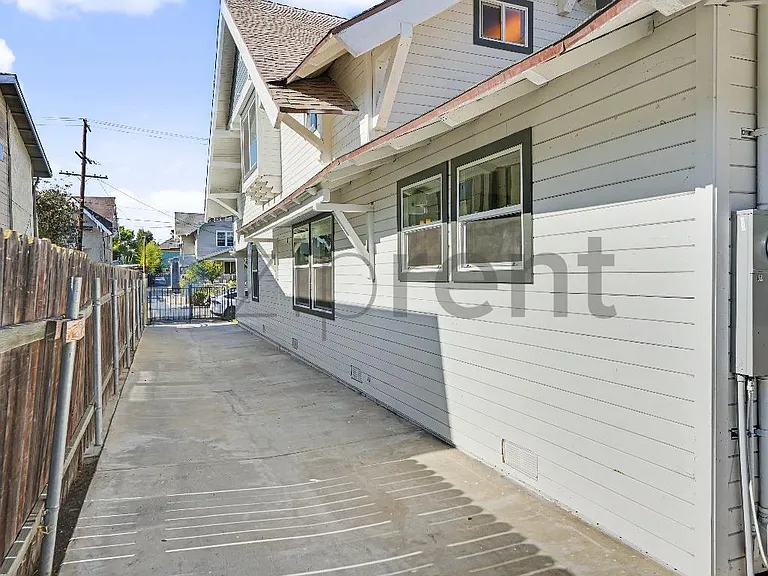 1676 W 24th St — Photo 4
