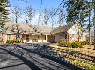 500 Forest Cove Rd, Lake Bluff, IL 60044