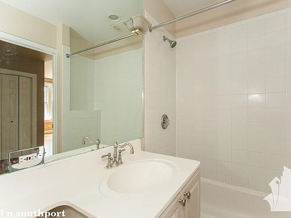 5th image of 3846 N Southport Ave #1211