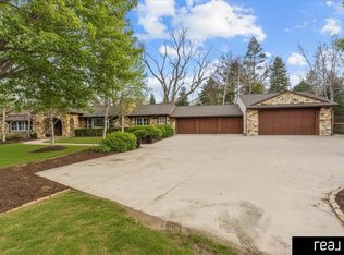 805 Ridgewood Ave, Omaha, NE 68114