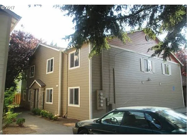 12000 SE Bush St APT B photo 1