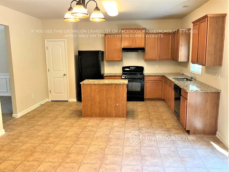 7330 Gossamer St — Photo 5