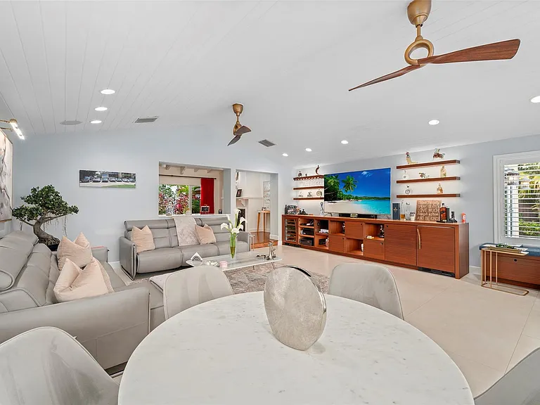 330 Royal Plaza Dr — Photo 8