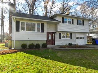 33 Parsons Dr, West Hartford, CT 06117