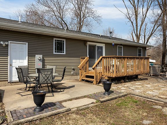 3rd image of 139 Circle Dr