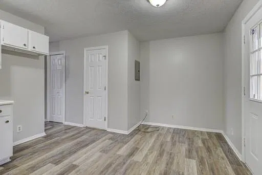 2 bed, 1.5 bath, 1040 sqft, $1,600 — Photo 3