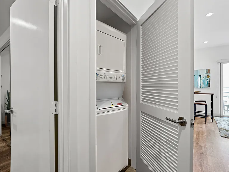 The Fairfax Flats — Photo 19