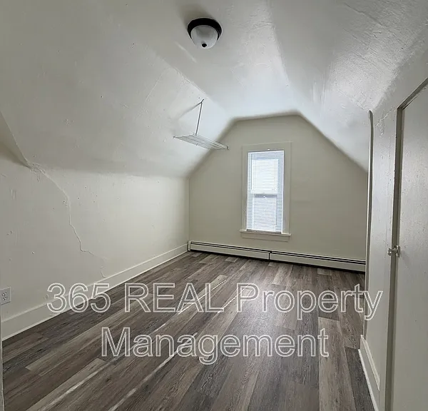 1630 9th Ave #5 — Photo 3