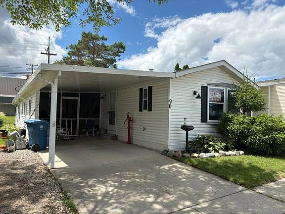 3rd image of 90 Bobolink St