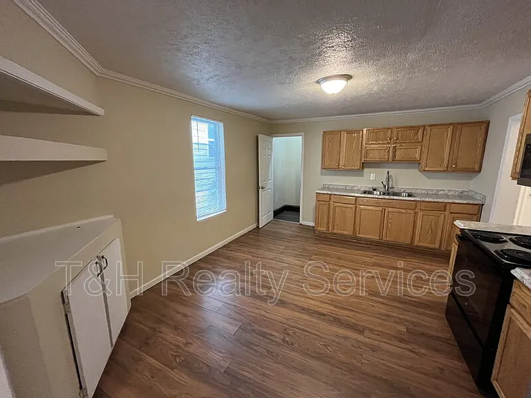 1551 W New York St — Photo 9