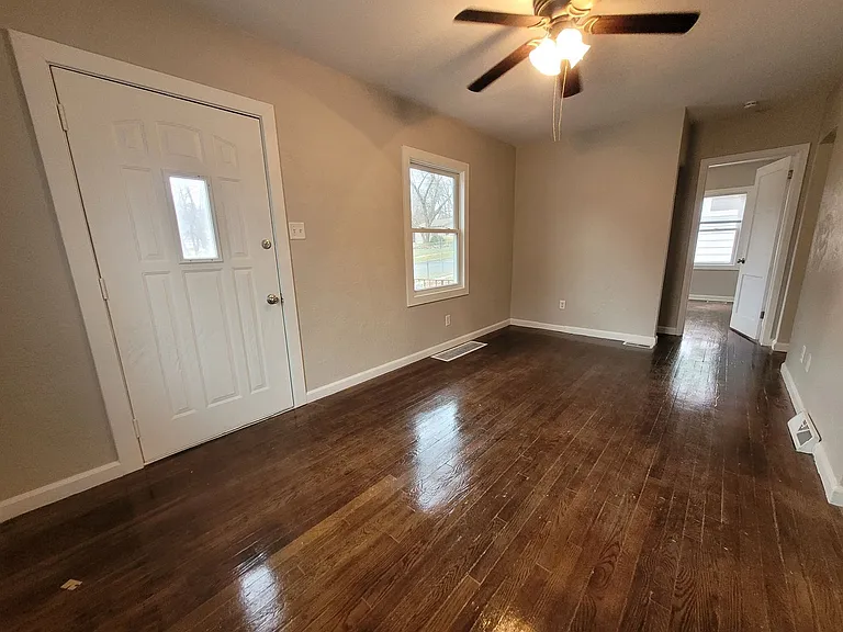 2237 S Union St — Photo 19