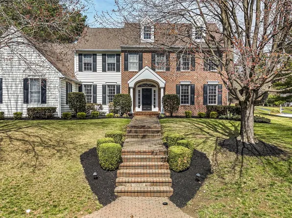 105 Crosspointe Dr, West Chester, PA 19380