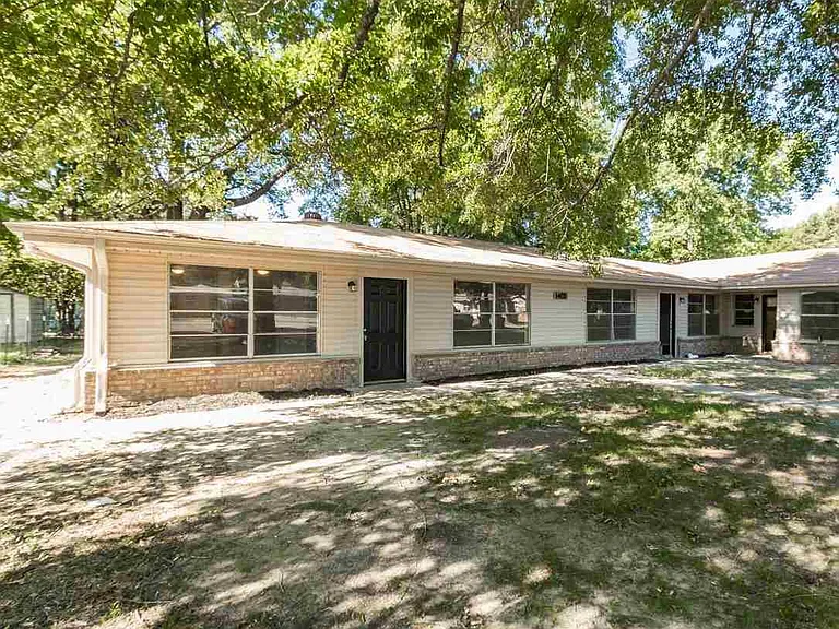 1401 Plummer Dr #A — Photo 2
