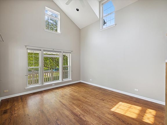 4th image of 3133 Country Ln