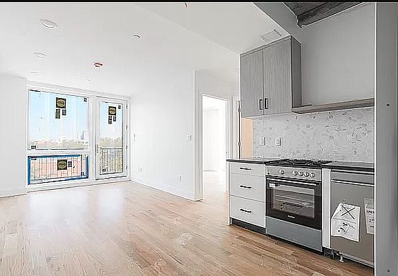 4th image of 662 E New York Ave #3R