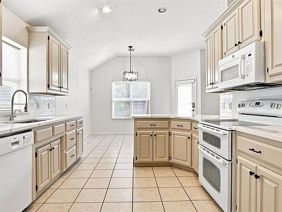 4th image of 8312 NW 75th St