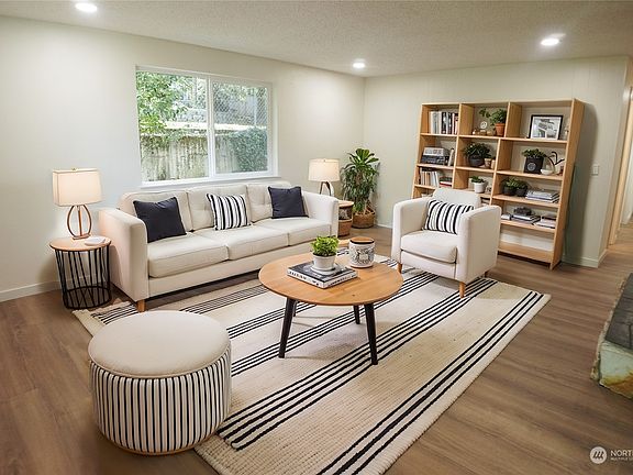 3rd image of 435 Thunderbird Court SE