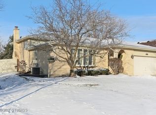 6628 Wildwood Ct, Lisle, IL 60532