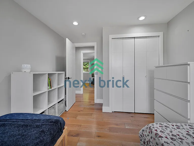 11810 NE 75th St — Photo 13