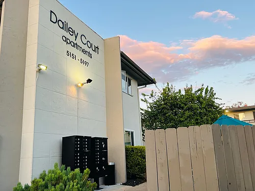 Welcome to the Dailey Court Apartments! Photo 1