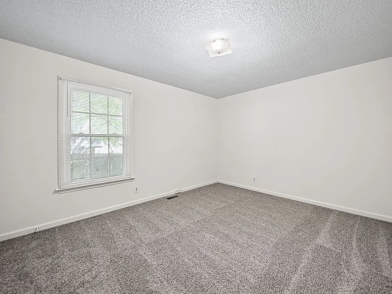 397 Elaine Dr — Photo 13