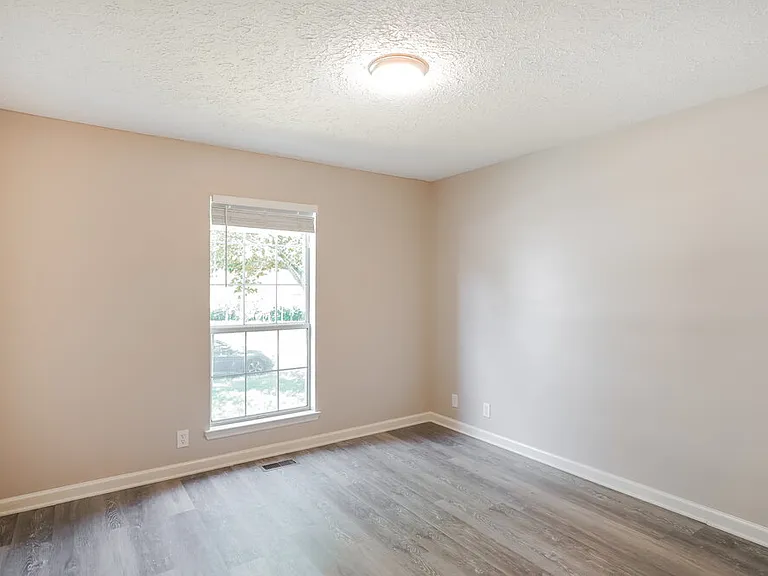 1046 Cedar Creek Village Rd — Photo 12