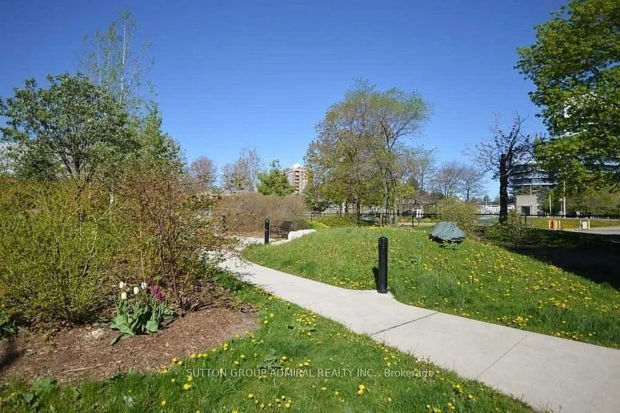 7 Kenaston Gdns — Photo 4