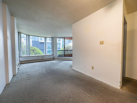 2nd image of 950 Drake St #204