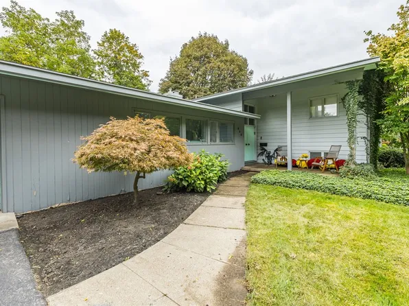 150 Georgian Court Rd, Rochester, NY 14610