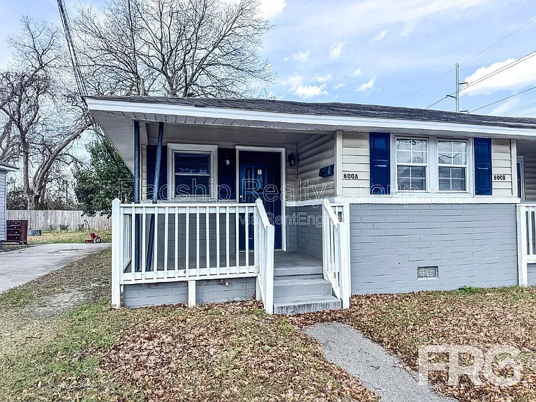600 Howell St #A — Photo 2