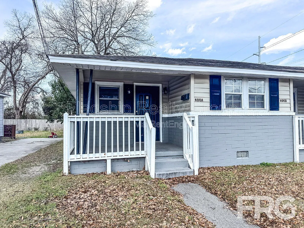 Building Photo - 600 Howell St #A