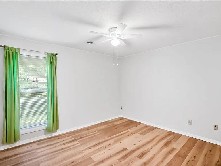 1607 Burnley Dr — Photo 32
