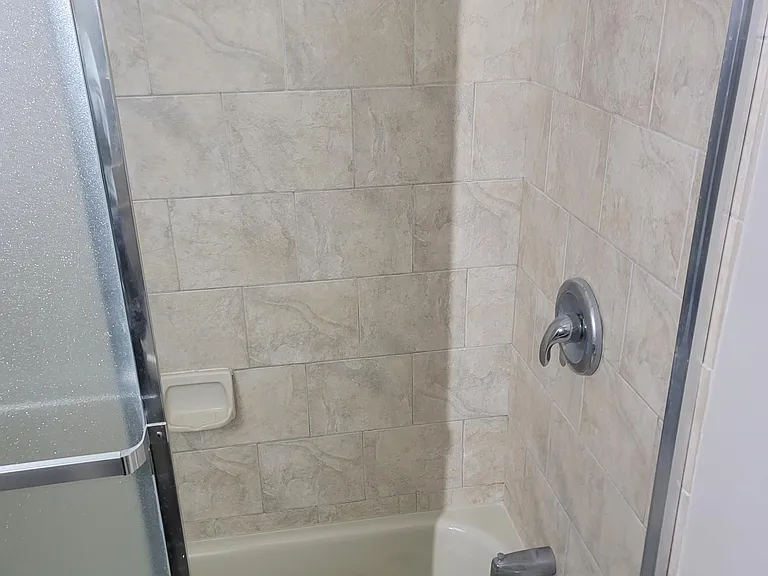 Bath/shower