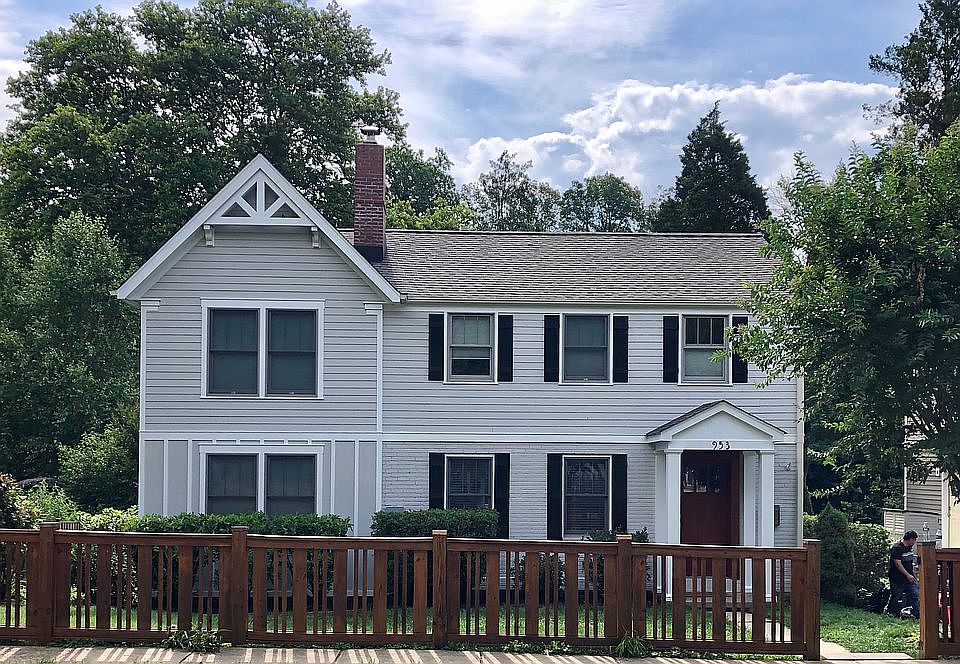 1st image of 953 Patrick Henry Dr