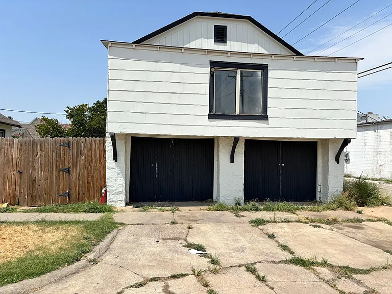216 S Moore Ave — Photo 1
