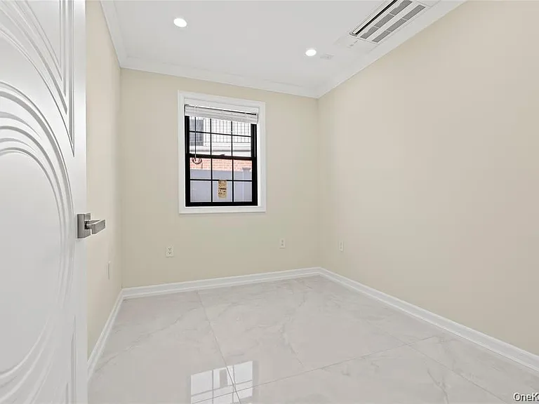 7662 174th St — Photo 22