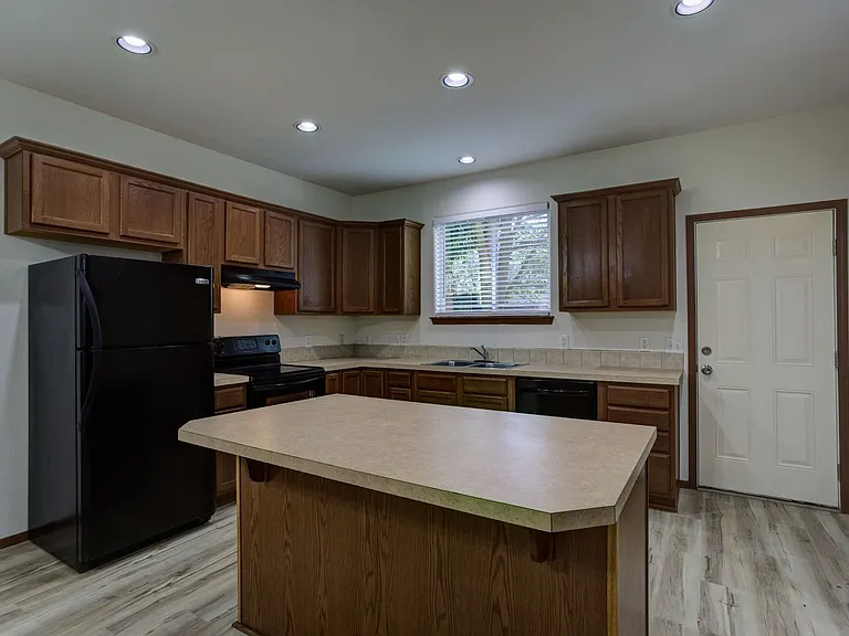 4628-4648 NE Lombard St — Photo 42
