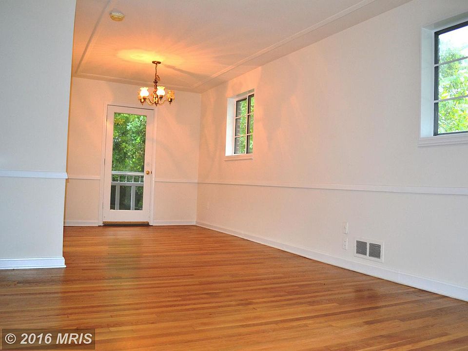2nd image of 4605 Coachway Dr