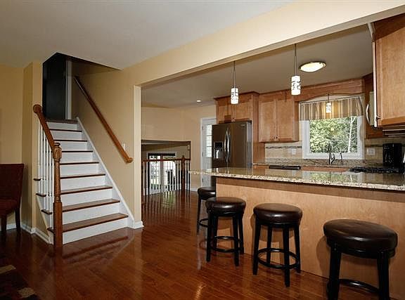 4th image of 12 Smith Ln