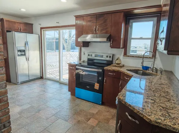 (undisclosed Address), Mineola, NY 11501